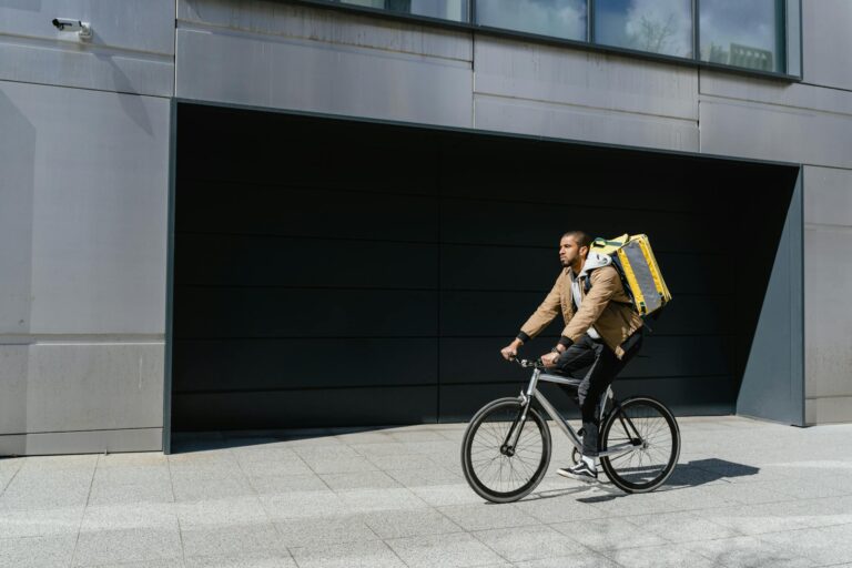 $20/hour Bicycle Courier Jobs in Canada for Immigrants